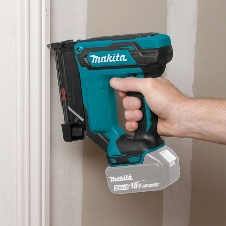 Аккумуляторный штифтозабивной степлер  Makita DPT353Z